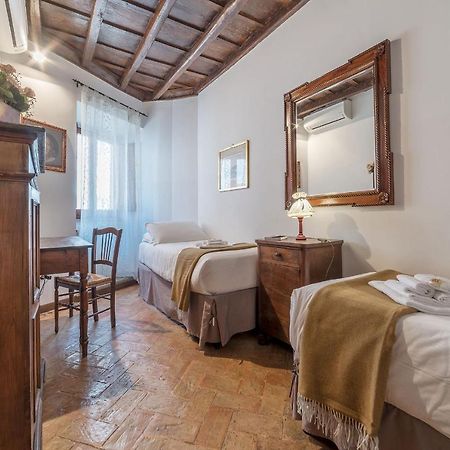 By The Charming Piazza Navona - FromhometoRom Exteriör bild