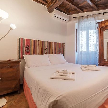 By The Charming Piazza Navona - FromhometoRom Exteriör bild
